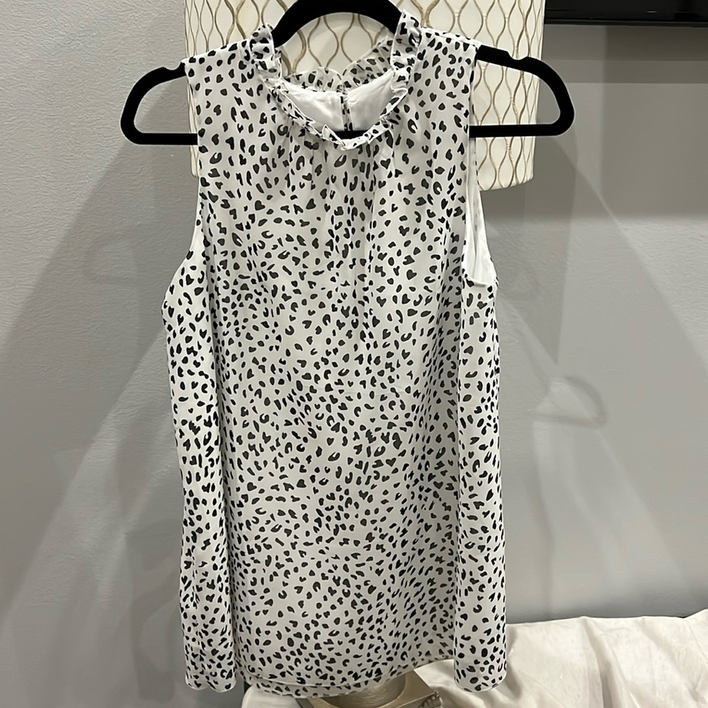 Black and white sleeveless blouse